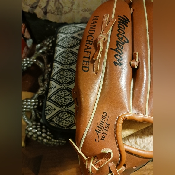 MacGregor Glove 11.75" High Quality Hide Baseball Glove Left Hand,All Original. - Picture 4 of 15